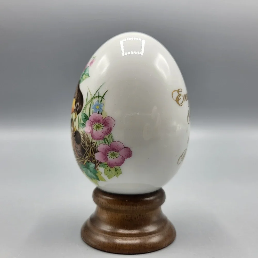 Vtg Avon Porcelain Egg Collectible Robin Bird Nest New Beginning Shelf Decor
